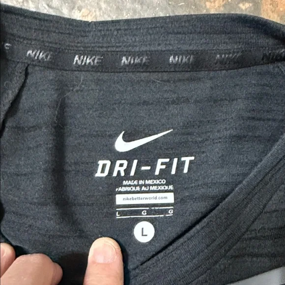 Men’s Grey Nike Long Sleeve Top. Size Large - Picture 2 of 3